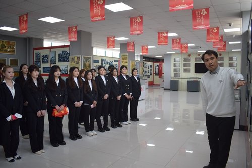 参观活动合影